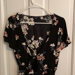 AMERICAN EAGLE FLORAL ROMPER WITH KEYHOLE